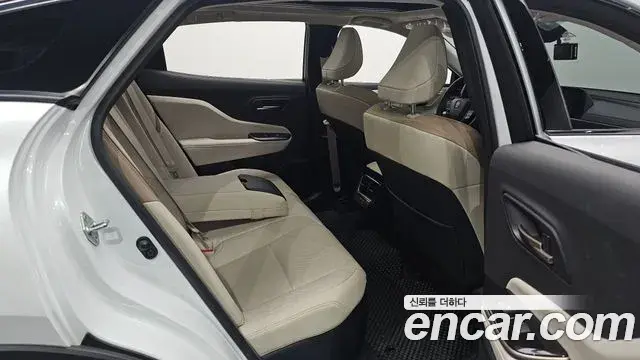 Toyota Crown Crossover 2026 — ფოტო 29/33