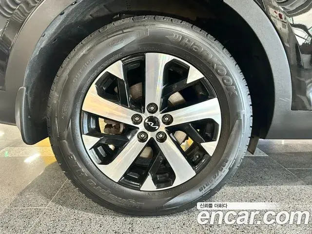 Kia Sorento 2023 — Фото 5/20
