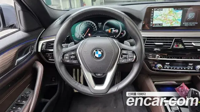 BMW 5 Series 2018 — Фото 13/20