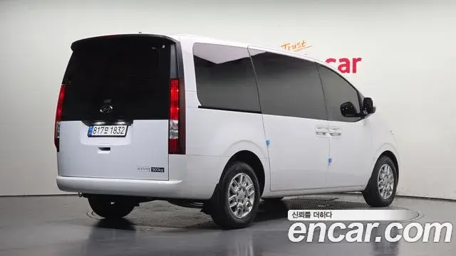 Hyundai Staria 2023 — Фото 2/20