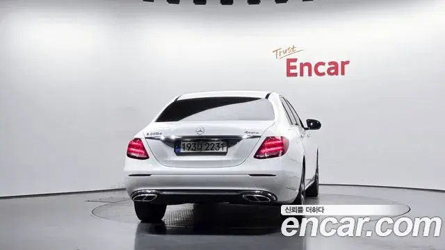 Mercedes-Benz E-Class 2018 — Фото 4/20