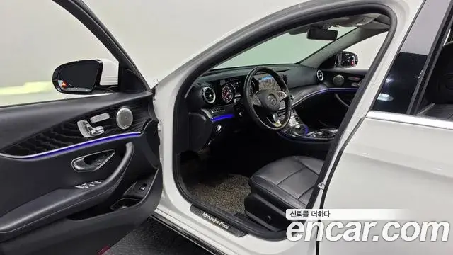 Mercedes-Benz E-Class 2018 — Фото 10/20