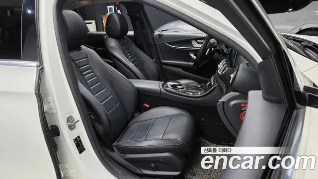Mercedes-Benz E-Class 2018 — Фото 11/20
