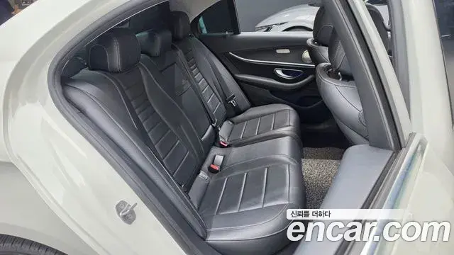 Mercedes-Benz E-Class 2018 — Фото 12/20