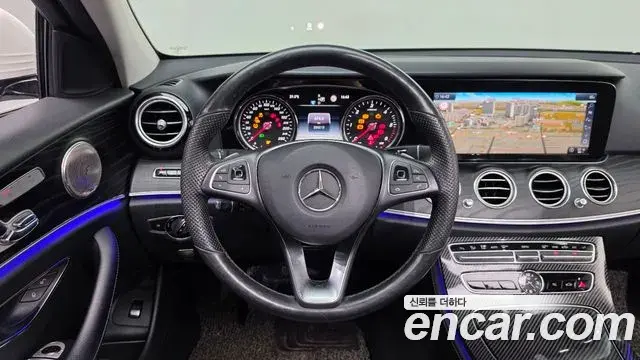 Mercedes-Benz E-Class 2018 — Фото 13/20