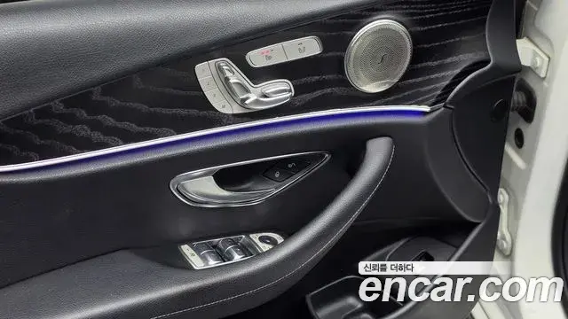 Mercedes-Benz E-Class 2018 — Фото 20/20