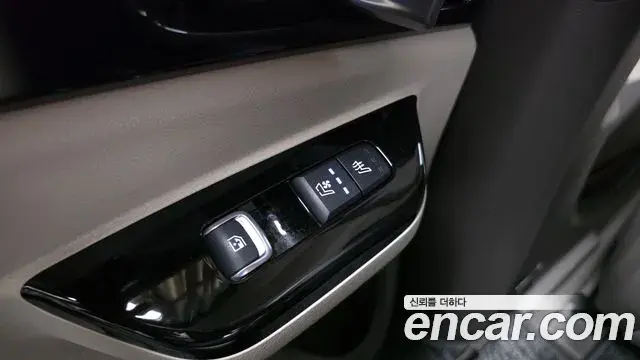 Kia Carnival 2022 — Фото 19/20