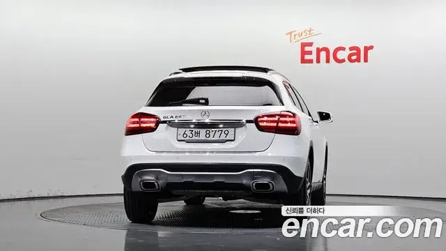 Mercedes-Benz GLA-Class 2018 — Фото 4/20