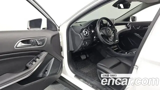 Mercedes-Benz GLA-Class 2018 — Фото 10/20