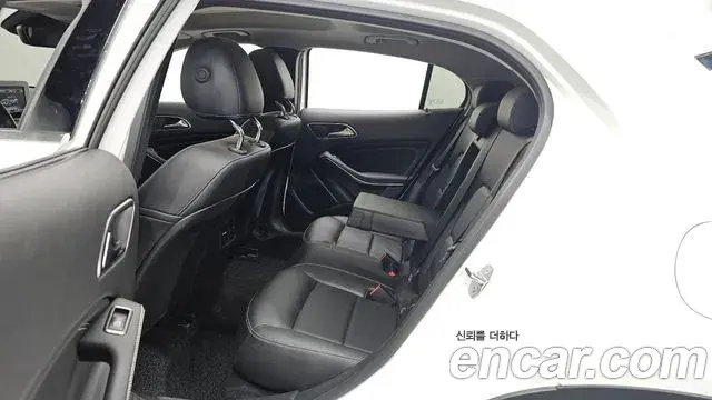 Mercedes-Benz GLA-Class 2018 — Фото 12/20
