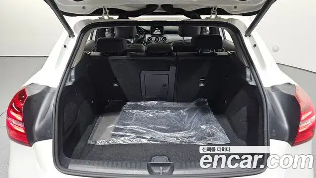 Mercedes-Benz GLA-Class 2018 — Фото 17/20