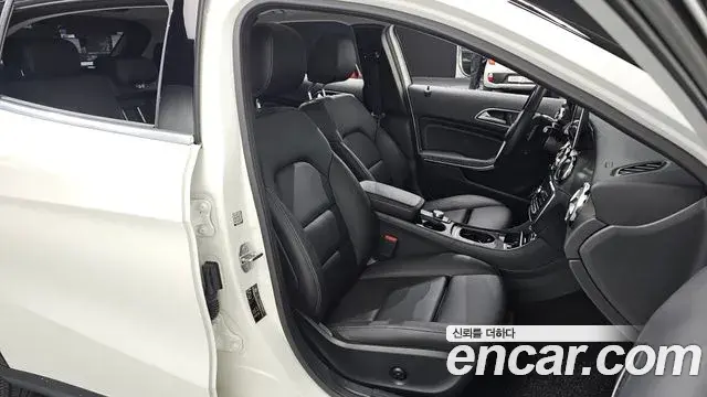 Mercedes-Benz GLA-Class 2018 — ფოტო 16/30