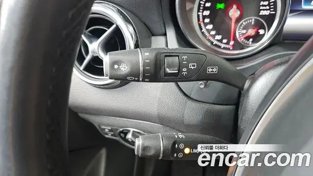 Mercedes-Benz GLA-Class 2018 — ფოტო 5/30