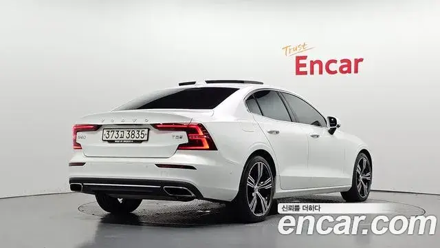 Volvo S60 2020 — Фото 2/20