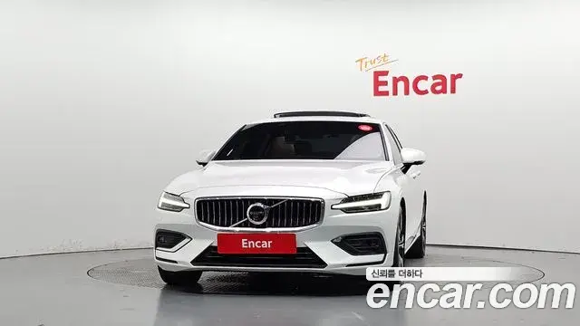 Volvo S60 2020 — Фото 3/20