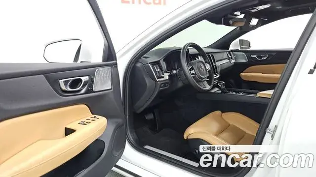 Volvo S60 2020 — Фото 10/20