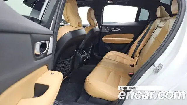 Volvo S60 2020 — Фото 12/20