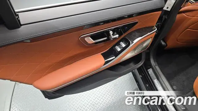 Mercedes-Benz S-Class 2023 — Şəkil 26/33