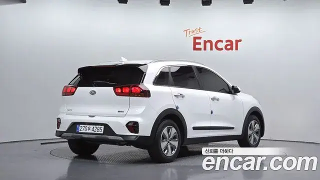 Kia Niro 2020 — ფოტო 14/30