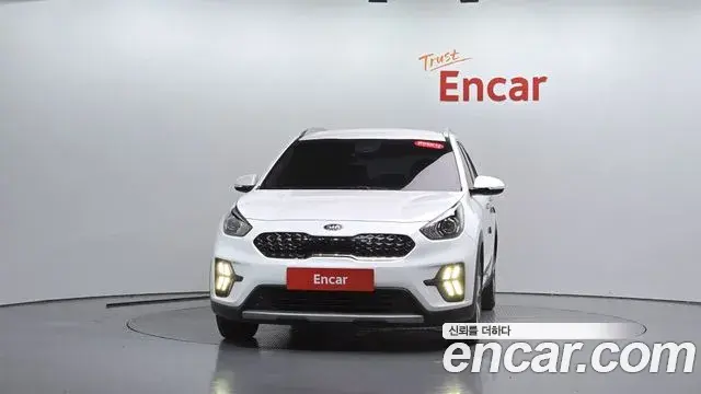 Kia Niro 2020 — ფოტო 18/30