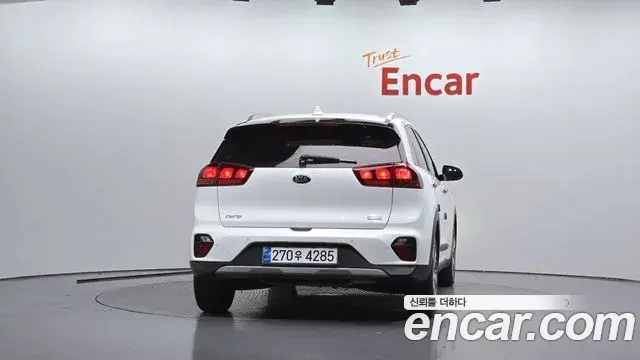 Kia Niro 2020 — ფოტო 20/30
