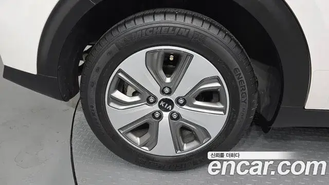 Kia Niro 2020 — ფოტო 4/30