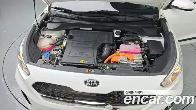 Kia Niro 2020 — ფოტო 29/30