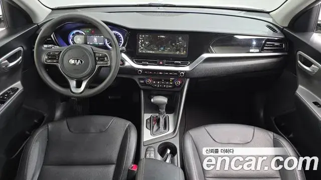 Kia Niro 2020 — ფოტო 24/30