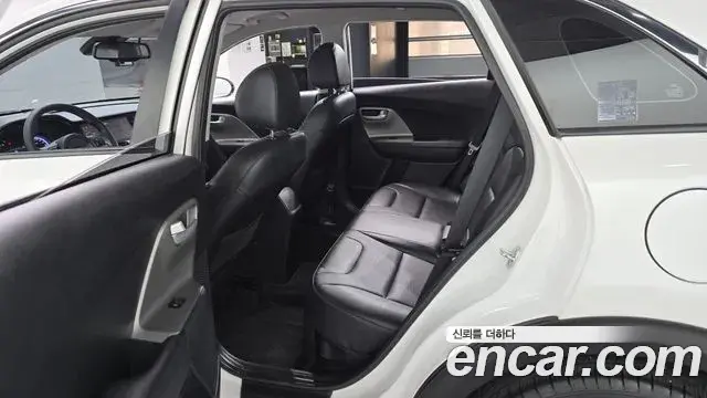 Kia Niro 2020 — ფოტო 16/30