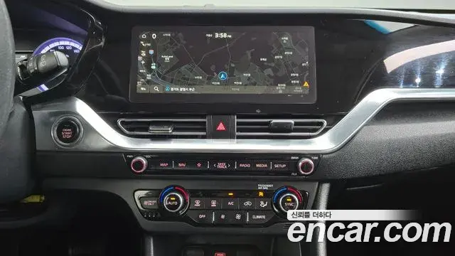 Kia Niro 2020 — ფოტო 26/30