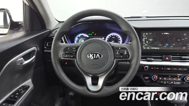 Kia Niro 2020 — ფოტო 8/30