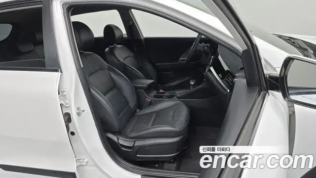 Kia Niro 2020 — ფოტო 9/30