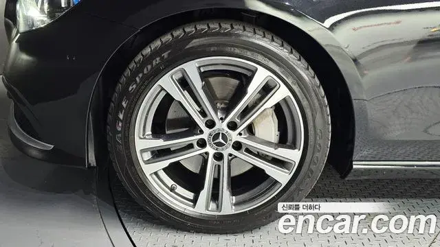 Mercedes-Benz E-Class 2022 — Фото 5/20
