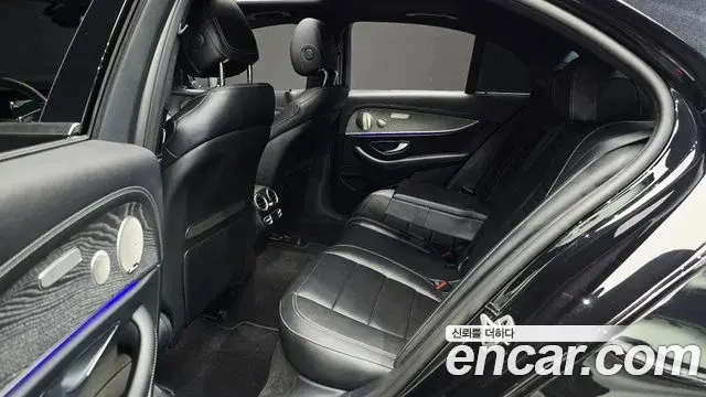 Mercedes-Benz E-Class 2022 — Фото 11/20