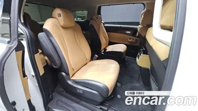 Kia Carnival 2021 — Фото 11/20