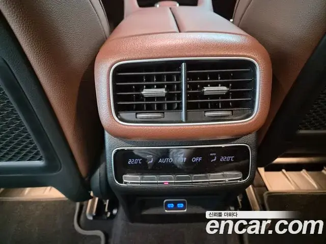 Mercedes-Benz GLE-Class 2026 — Фото 17/19