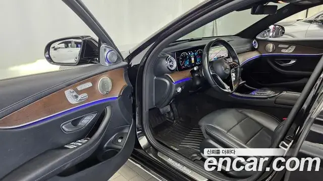 Mercedes-Benz E-Class 2022 — Фото 10/20