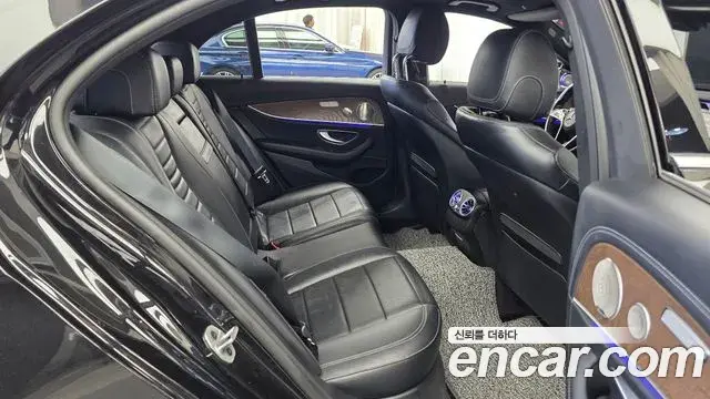 Mercedes-Benz E-Class 2022 — Фото 12/20