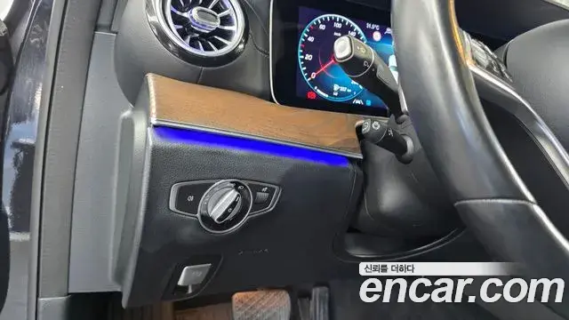 Mercedes-Benz E-Class 2022 — Фото 16/20