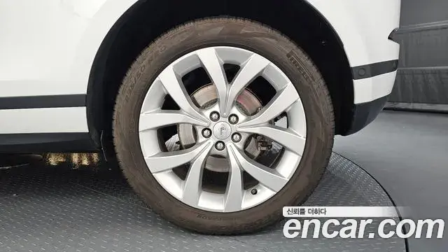Land Rover Range Rover Evoque 2021 — Photo 33/36