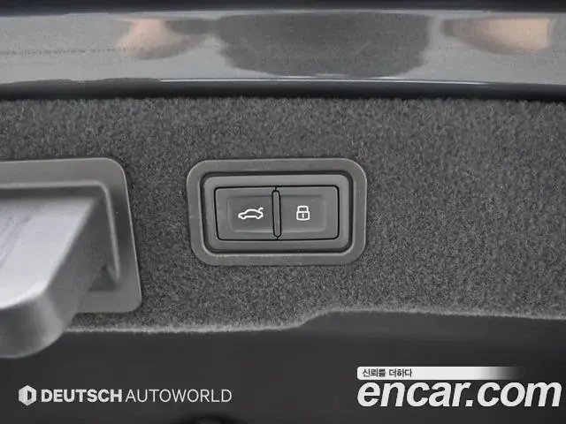 Audi A8 2022 — Фото 19/20