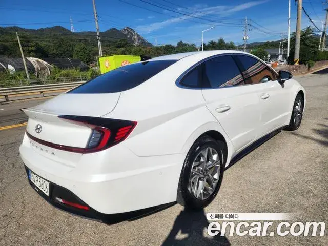 Hyundai Sonata 2022 — Фото 1/20