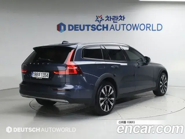 Volvo V60 Cross Country 2024 — Фото 1/20