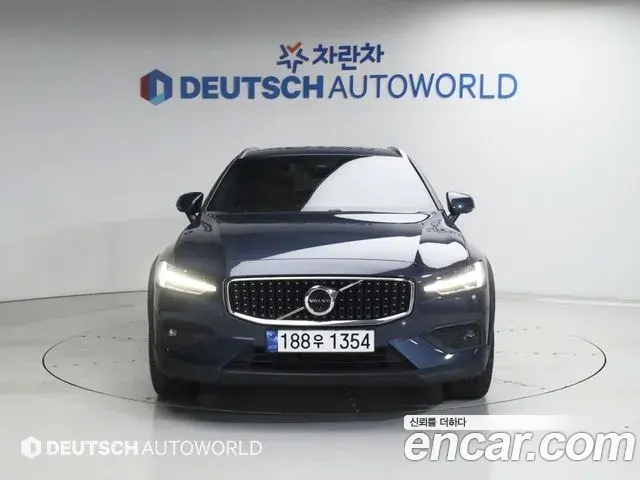 Volvo V60 Cross Country 2024 — Фото 2/20
