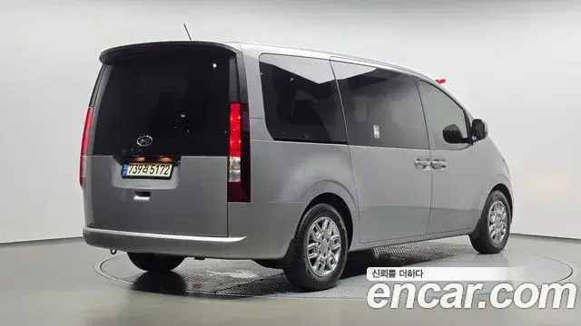 Hyundai Staria 2023 — Фото 2/20