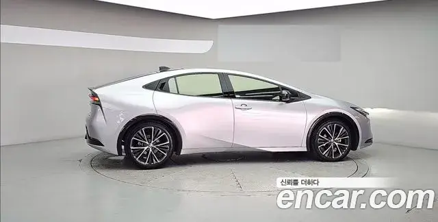 Toyota Prius 2024 — ფოტო 9/18