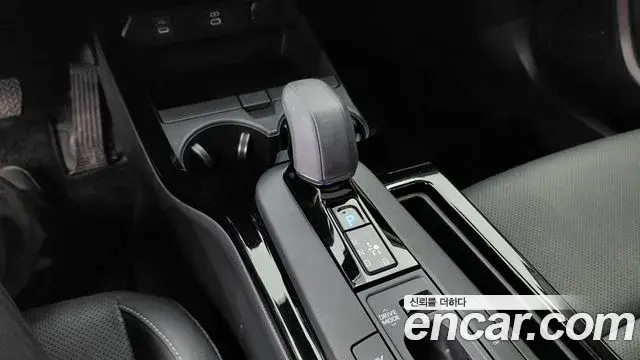 Toyota Prius 2024 — ფოტო 13/18