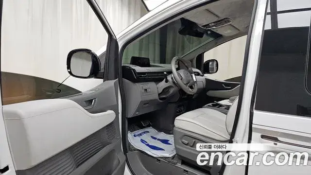Hyundai Staria 2022 — Фото 10/20