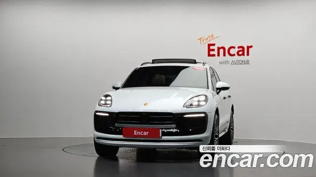 Porsche Macan 2023 — Фото 3/20