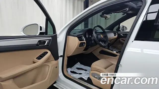 Porsche Macan 2023 — Фото 10/20